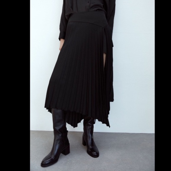 ZARA Pleated Midi Skorts - Black - Small - Picture 3 of 13